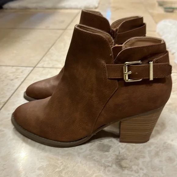 Express Booties - Picture 2 of 6